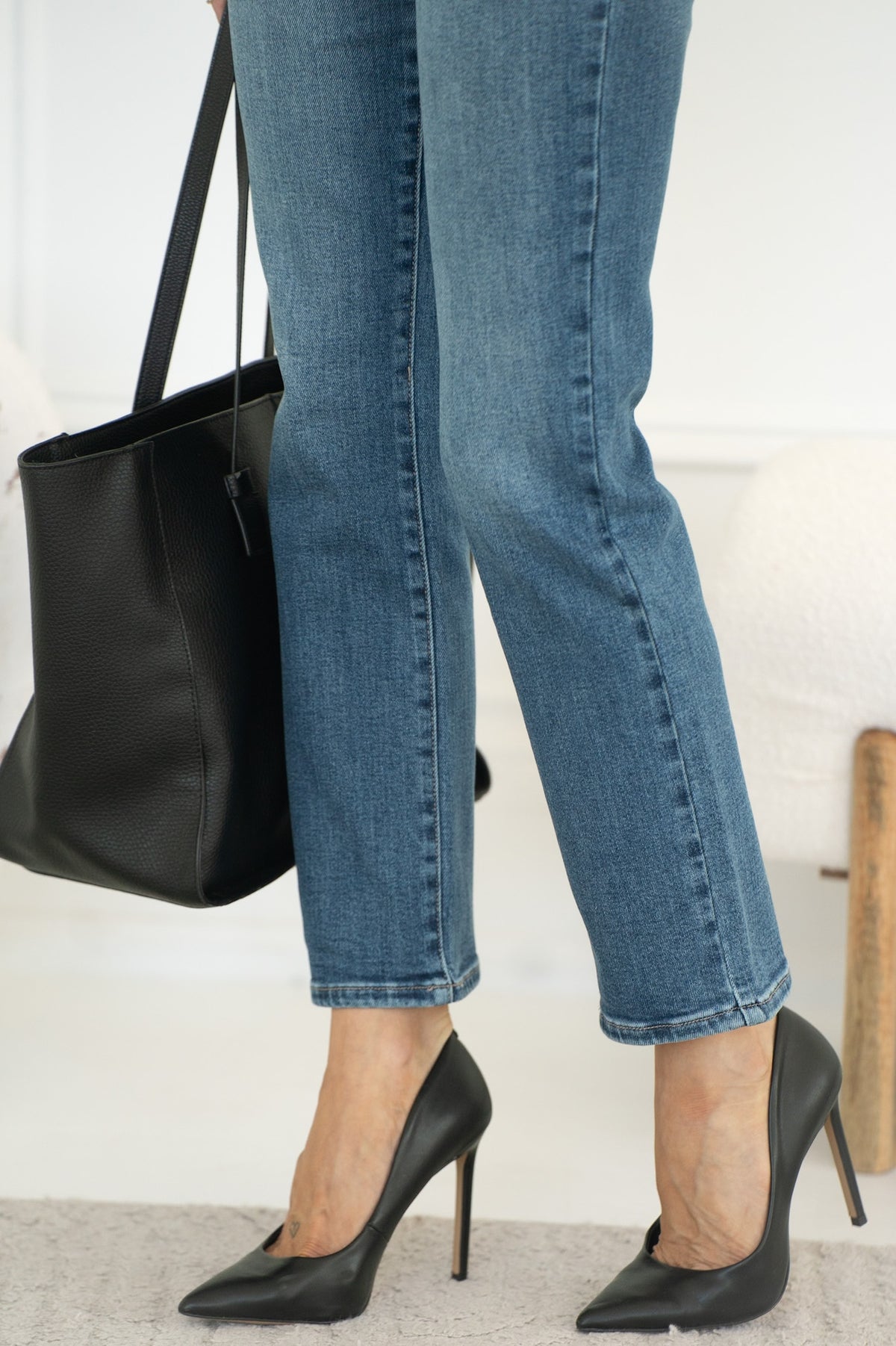 KINSLEY STRAIGHT LEG JEANS-MB