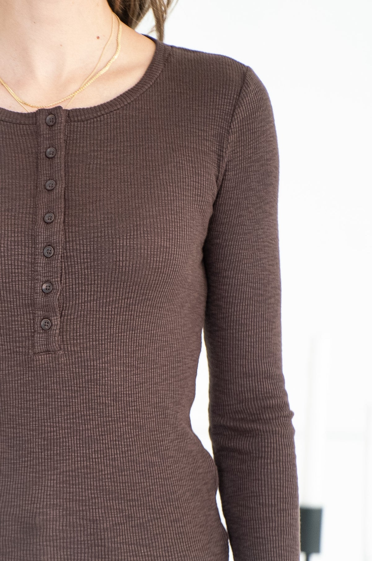 KENLEY COTTON MODAL RUFFLE CUFF HENLEY IN MOCHA