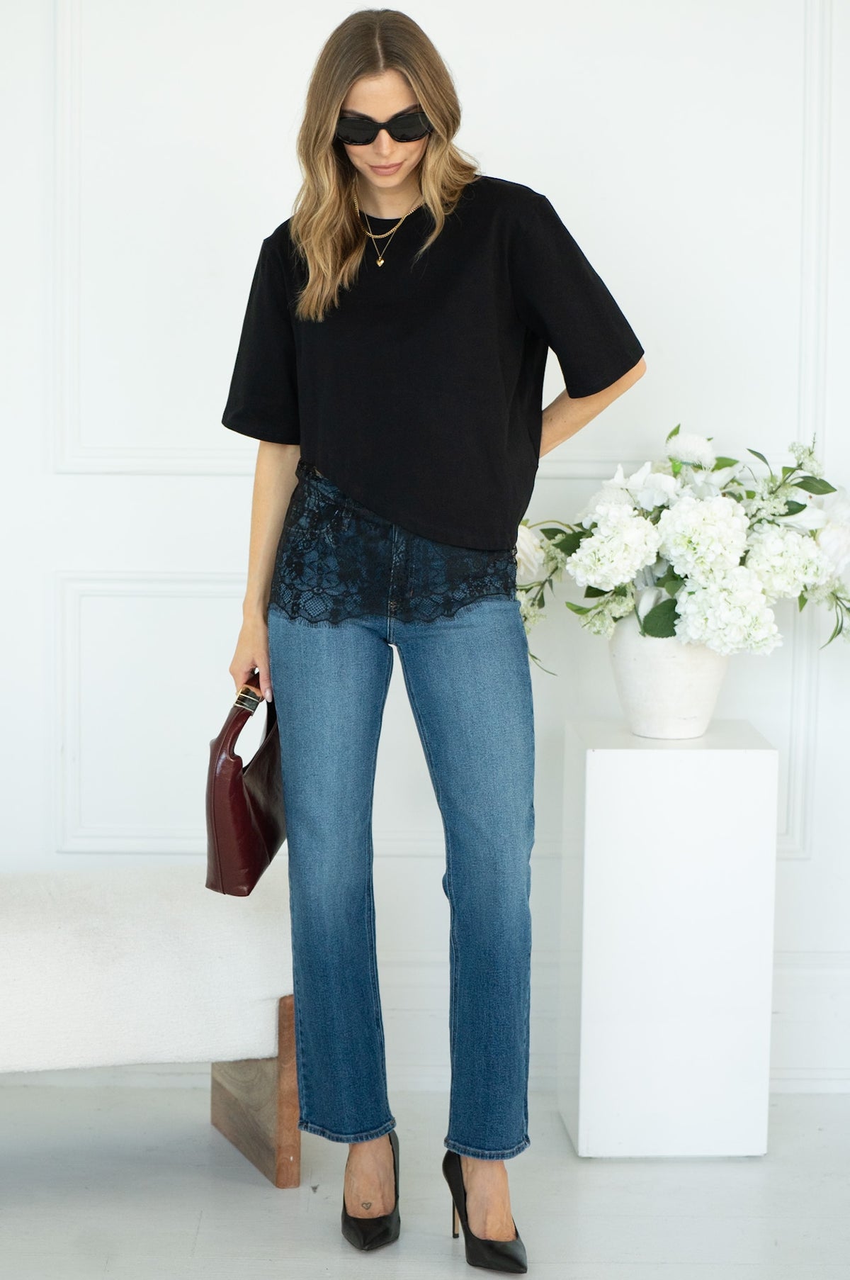 SASKIA COTTON TEE W/LACE BOTTOM IN BLACK