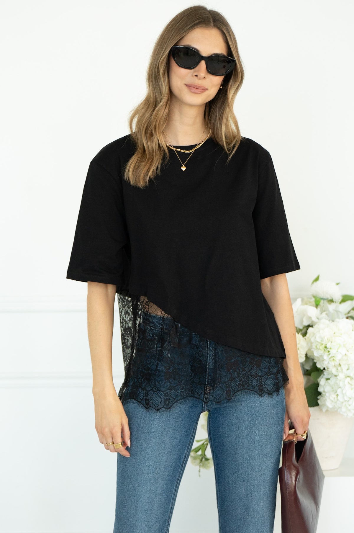 SASKIA COTTON TEE W/LACE BOTTOM IN BLACK