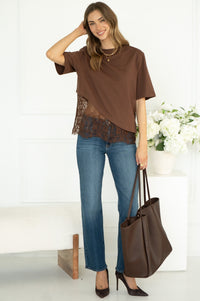SASKIA COTTON TEE W/LACE BOTTOM IN BROWN