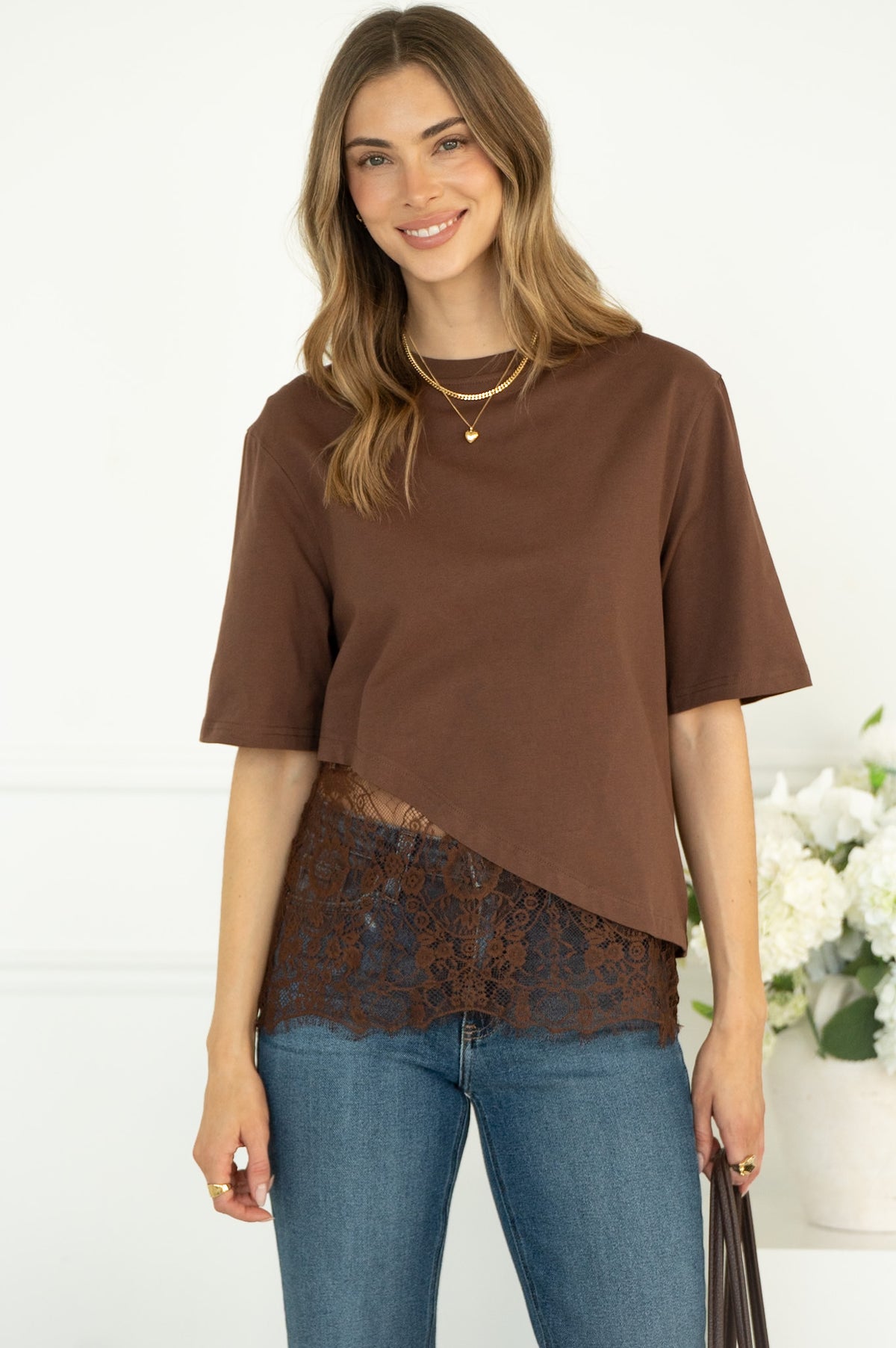 SASKIA COTTON TEE W/LACE BOTTOM IN BROWN
