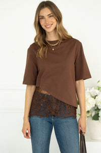 SASKIA COTTON TEE W/LACE BOTTOM IN BROWN