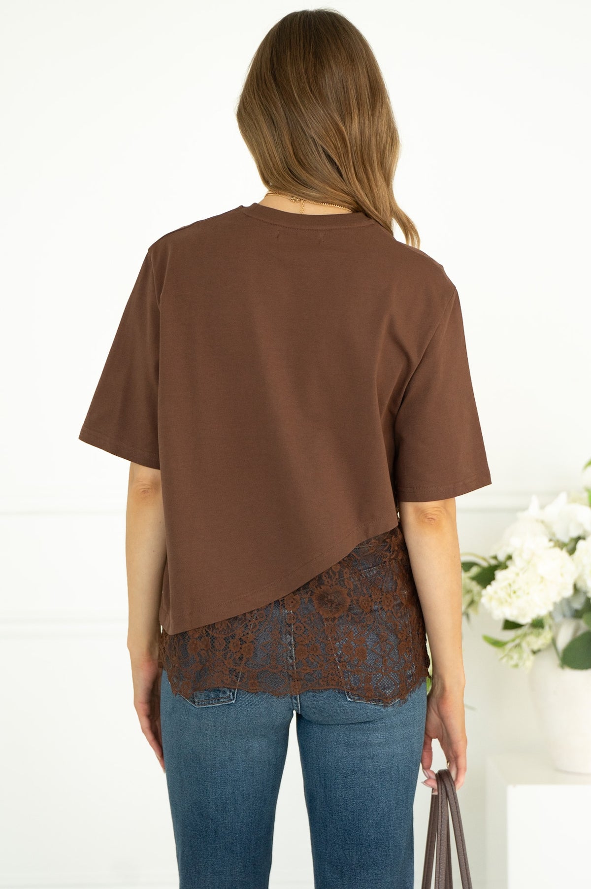 SASKIA COTTON TEE W/LACE BOTTOM IN BROWN