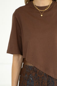 SASKIA COTTON TEE W/LACE BOTTOM IN BROWN
