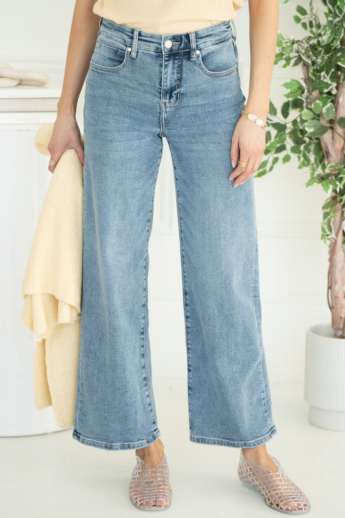 CARBON WIDE LEG JEANS