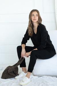 AUSTIN LUX V NECK PULLOVER