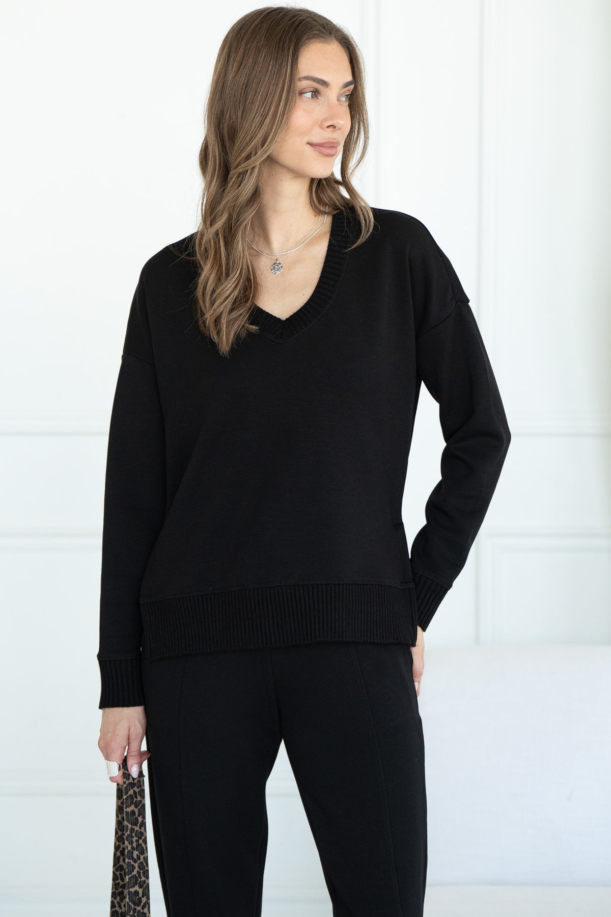 AUSTIN LUX V NECK PULLOVER