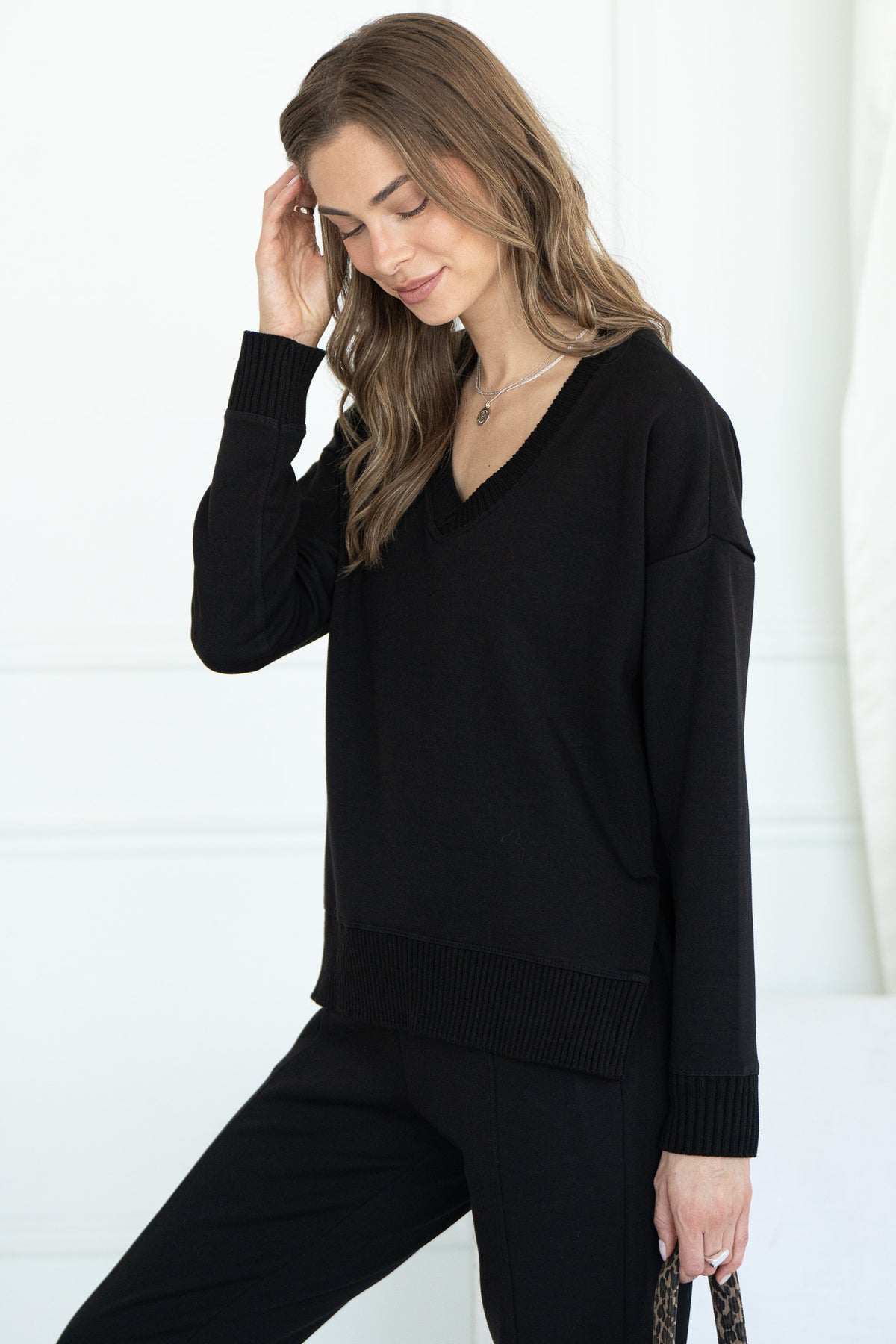 AUSTIN LUX V NECK PULLOVER