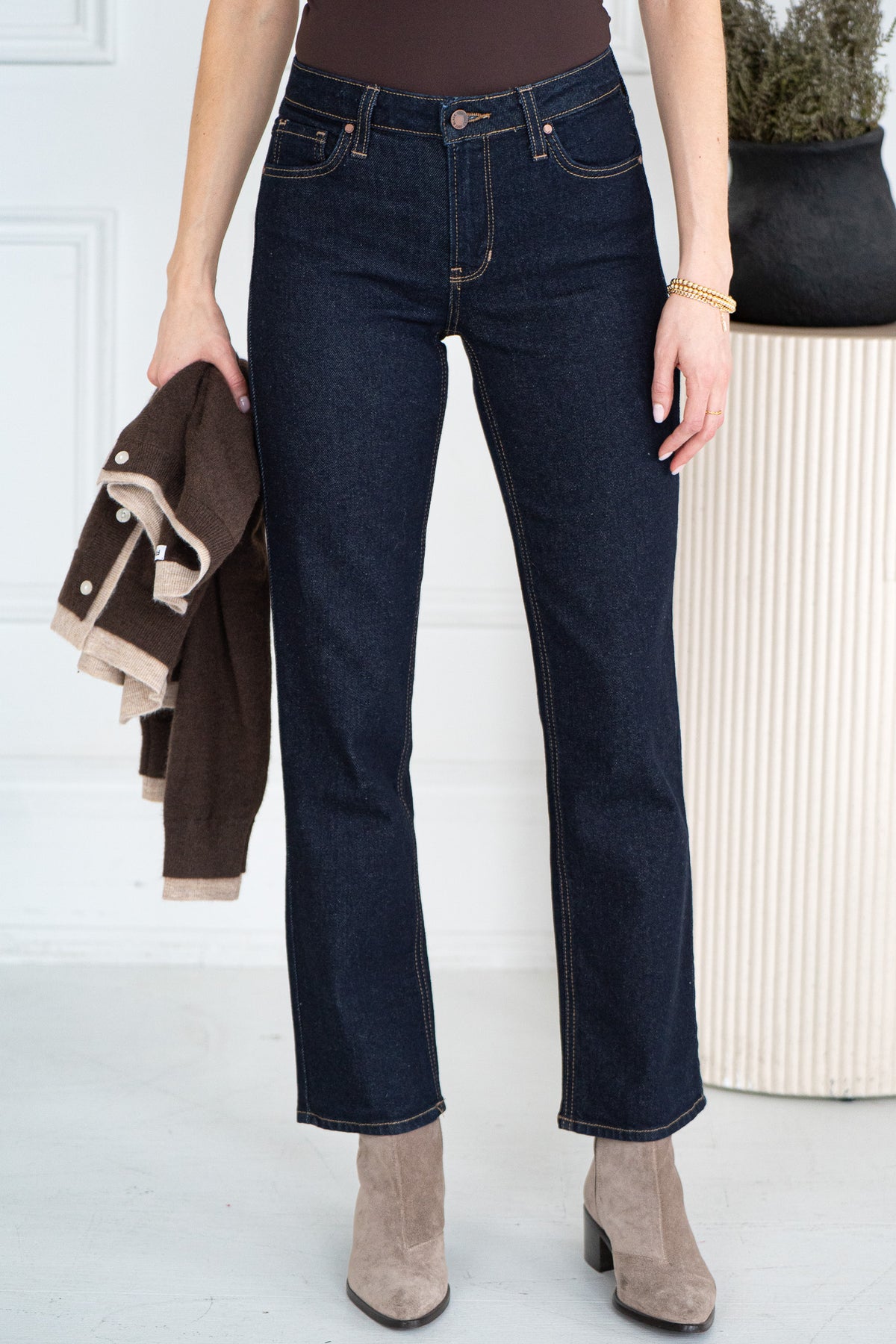 OMI MID RISE STRAIGHT LEG JEANS-DB