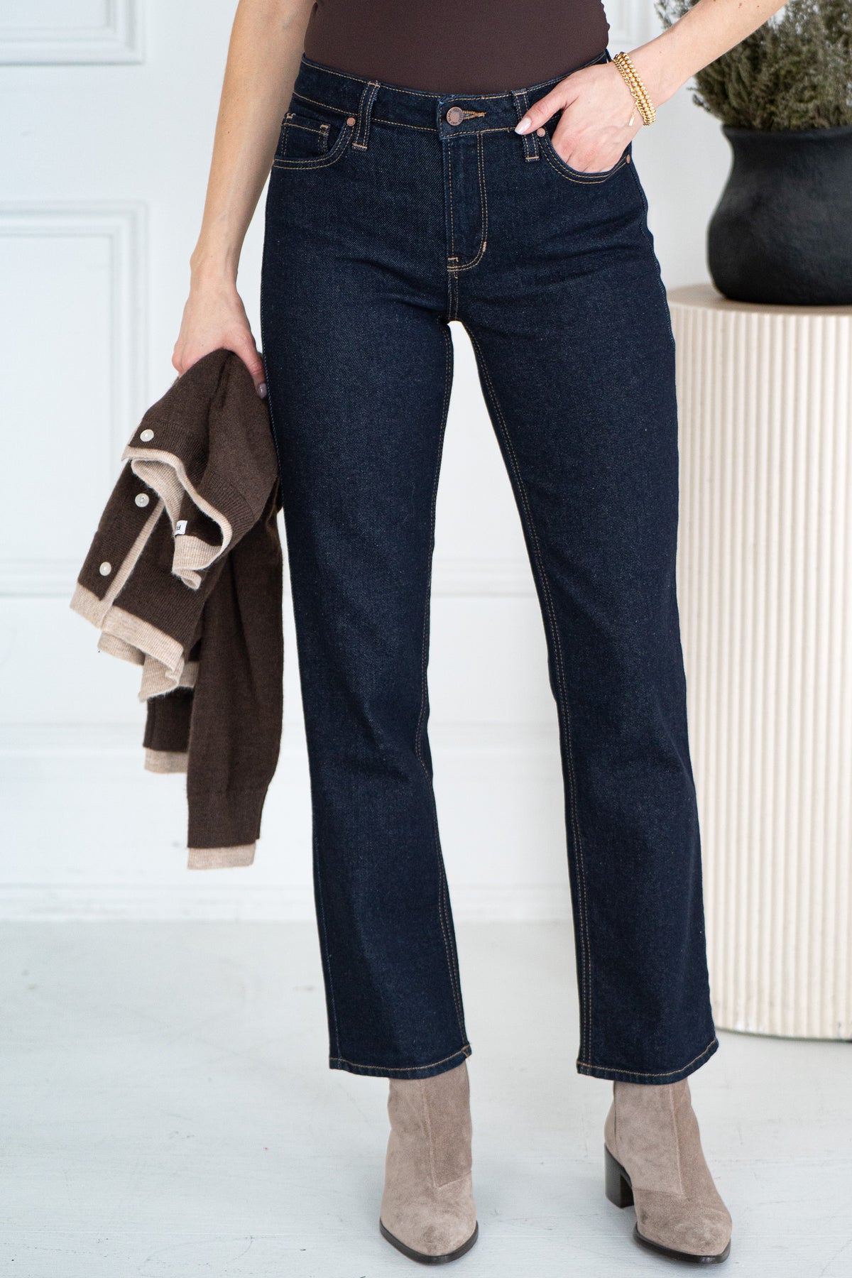 OMI MID RISE STRAIGHT LEG JEANS-DB