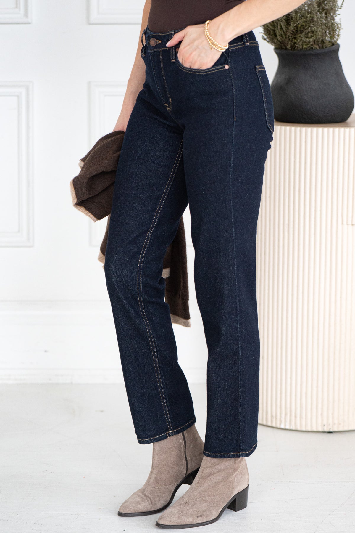 OMI MID RISE STRAIGHT LEG JEANS-DB