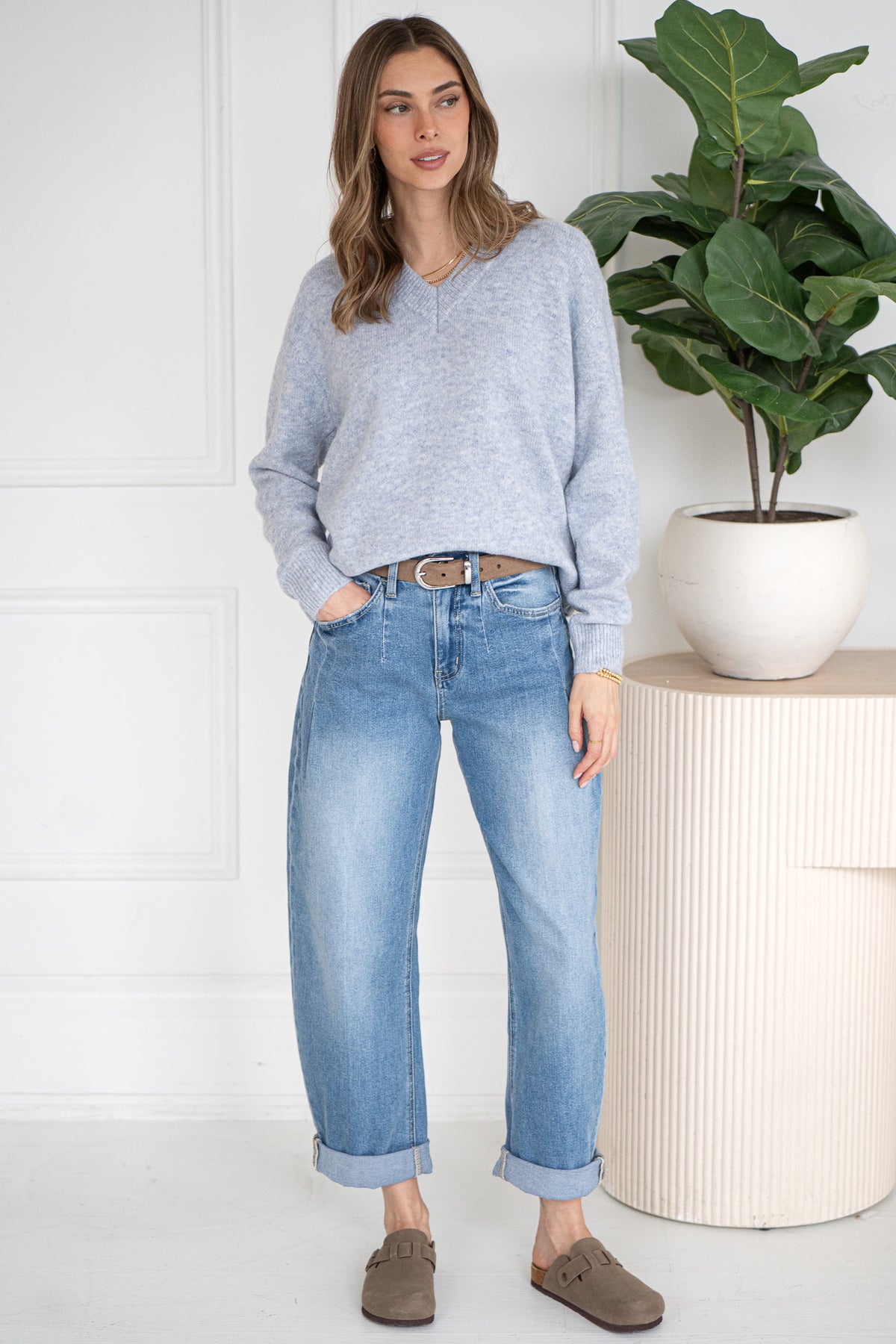 CHARLIE V NECK SWEATER-BL