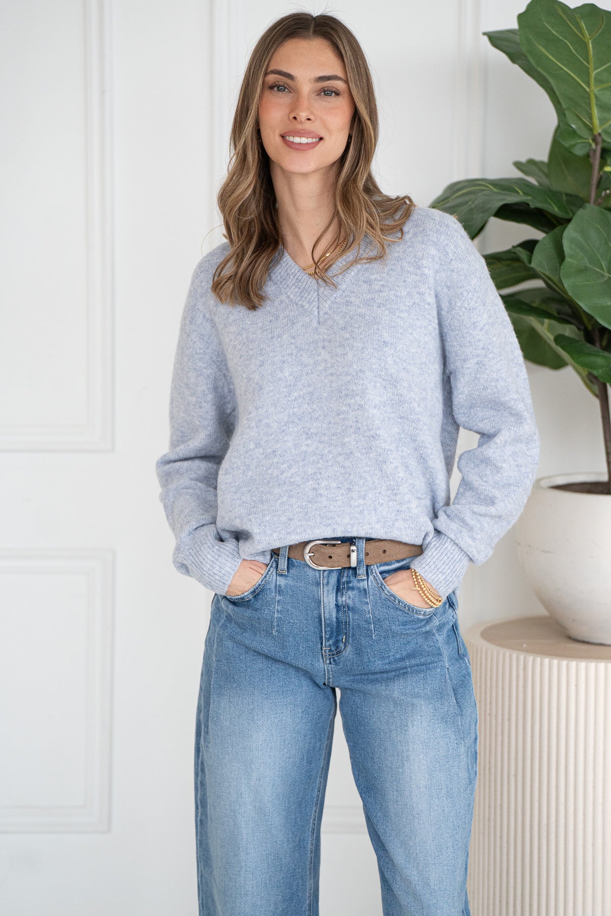 CHARLIE V NECK SWEATER-BL