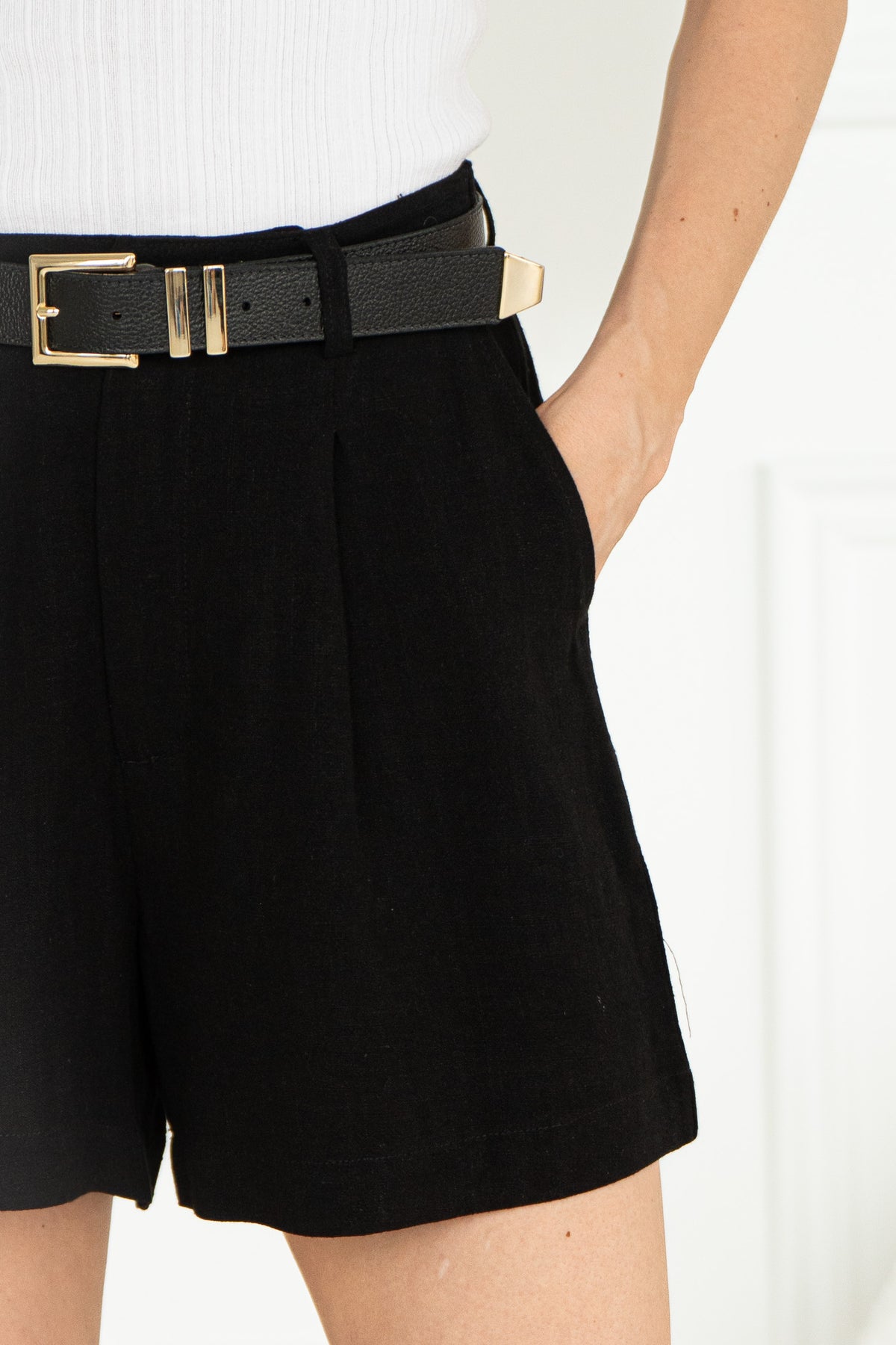 AROUND TOWN LINEN SHORTS-BK